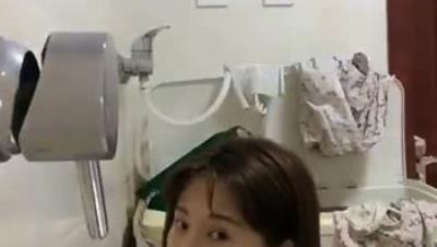 爆乳少婦美女主播穿著情趣豹紋裝用胡蘿蔔插逼自慰啪啪秀