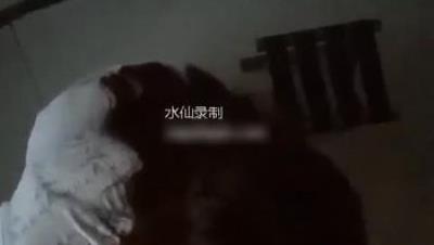 东北农村小伙子玩LL直播C巨乳肥臀嫂子 1V