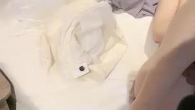 2020_5_30，富二代的私家玩物，神似周冬雨的00后小仙女，温馨公寓内上演大黑牛之恋，上下皆粉干出白浆