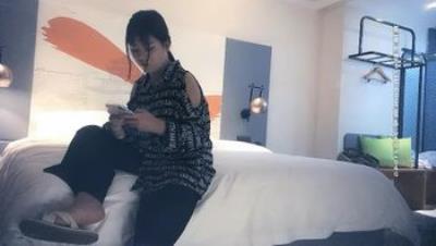 最近追求原生态00后找了几个小嫩妹挑中个乖巧听话水多穴紧听话任意玩