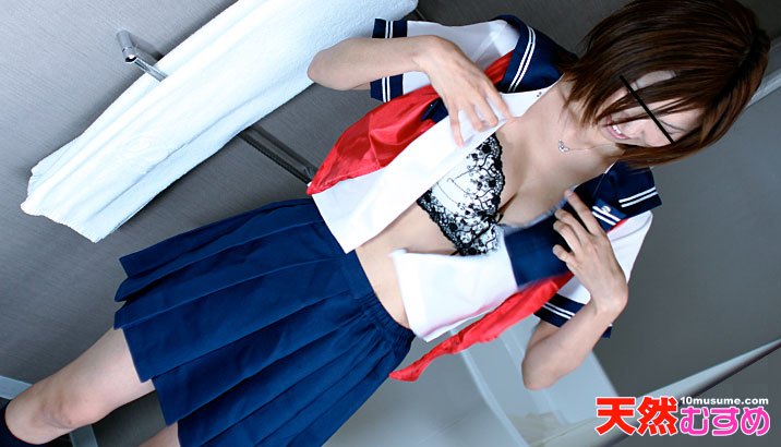 10mu032710_01桐岛なつき巨乳Ｘセーラー服で青春を取り戻せ！
