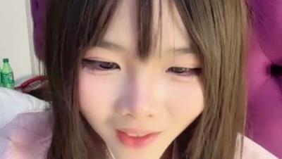 骨感骚萝莉！【小小木马】第二弹，嫩奶骚逼全裸大尺度秀
