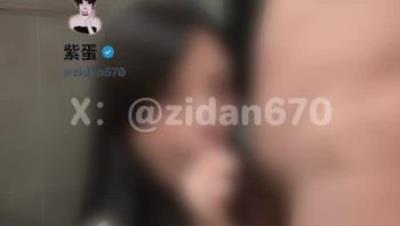 38万粉蜂腰美腿反差婊网黄「紫蛋」《羞耻性爱》做爱的过程中被强制观看隐私交合处，又耻辱又刺激，还被看着高潮的可爱表情
