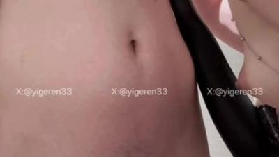 新晋4年绿帽美腿淫妻网黄「一个ren」揭开神秘面纱，深喉口爆！女神丝绸手套手口并用口爆，吞下去还看着你