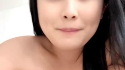 丝袜高跟露脸寂寞的少女在线求狼友调教，淫声荡语好想酒后放纵，高颜值听指挥掰开骚逼看特写，道具抽插浪叫