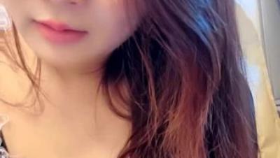 黑丝露脸女仆装的风骚大婊姐镜头前的诱惑，妩媚销魂淫声荡语互动撩骚，揉奶抠逼道具抽插，浪叫呻吟不止刺激
