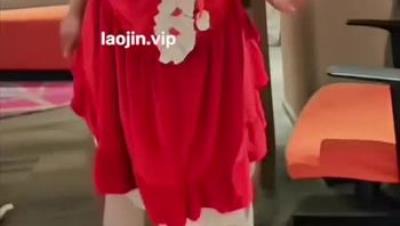 山东绿帽癖夫妻【小气质夫妇小熊维尼】极品人妻，约单男3P，两人空间做爱