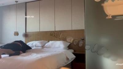 最新约刚毕业国企实习生，在一次活动上认识的，开始还装矜持，后面就越来越配合
