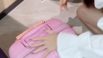 原创大神小姨子的秘密色诱姐夫换旅游票肉偿献身临行狂操精液灌满整个骚穴