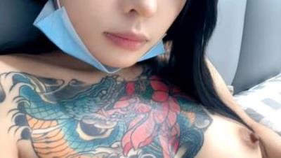丝袜高跟露脸极品小嫩逼，高颜值纹身美女大秀直播，揉奶玩逼看特写，跳蛋自慰呻吟道具摩擦，精彩刺激不断