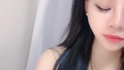超美小姐姐【一个小板栗】白净清新 圆圆的奶子 好干净无毛粉逼 一条缝宛如一线天 跳蛋自慰 (1)